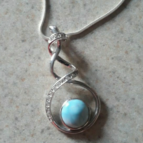 Necklace w/ pendant - Picture 1 of 4